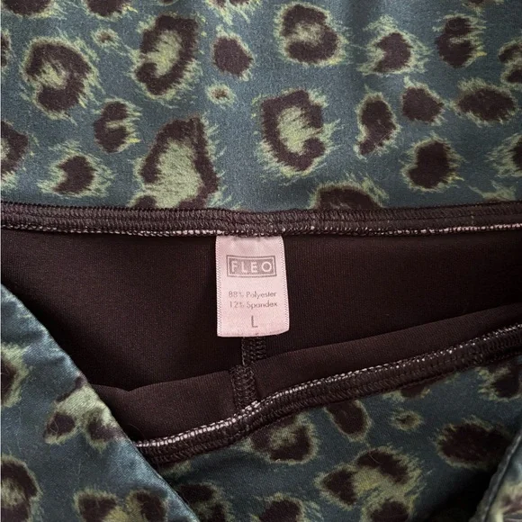 Fleo Power High Rise Shorts | Leopard - Picture 3 of 4